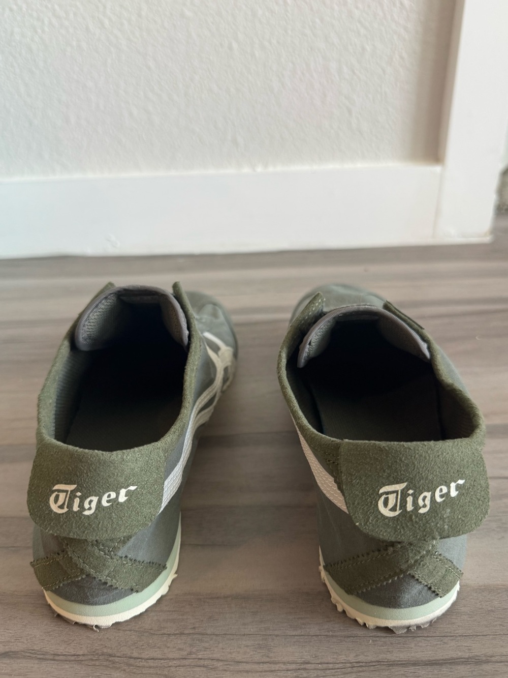 Onitsuka Tiger Unisex Slip-On Sneakers in Olive Green with White Stripes - Picture 5 of 8